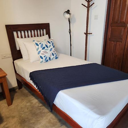 Zee Golf Affordable Luxury Hotel Гале Екстериор снимка