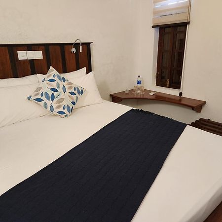 Zee Golf Affordable Luxury Hotel Гале Екстериор снимка