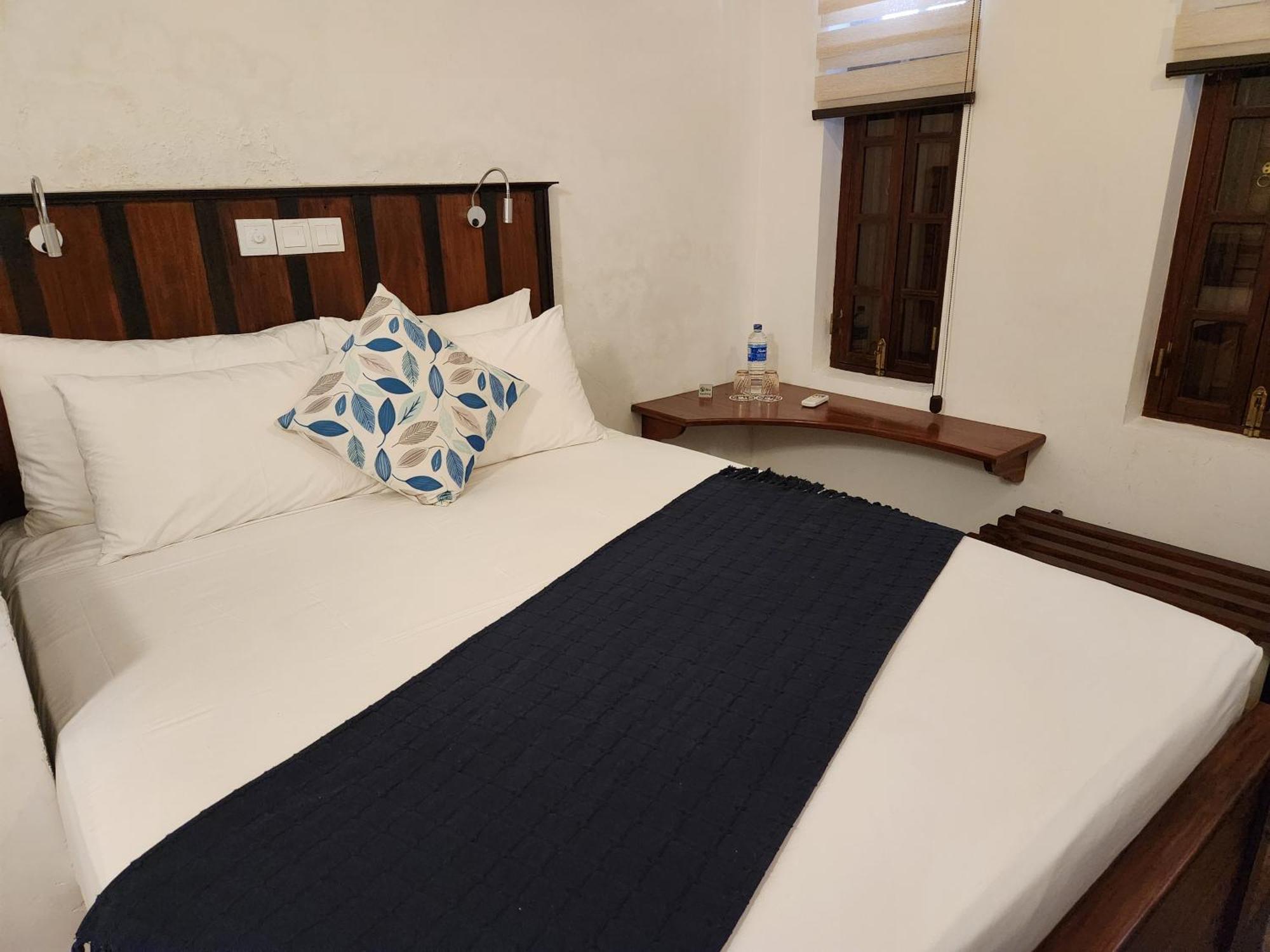 Zee Golf Affordable Luxury Hotel Гале Екстериор снимка