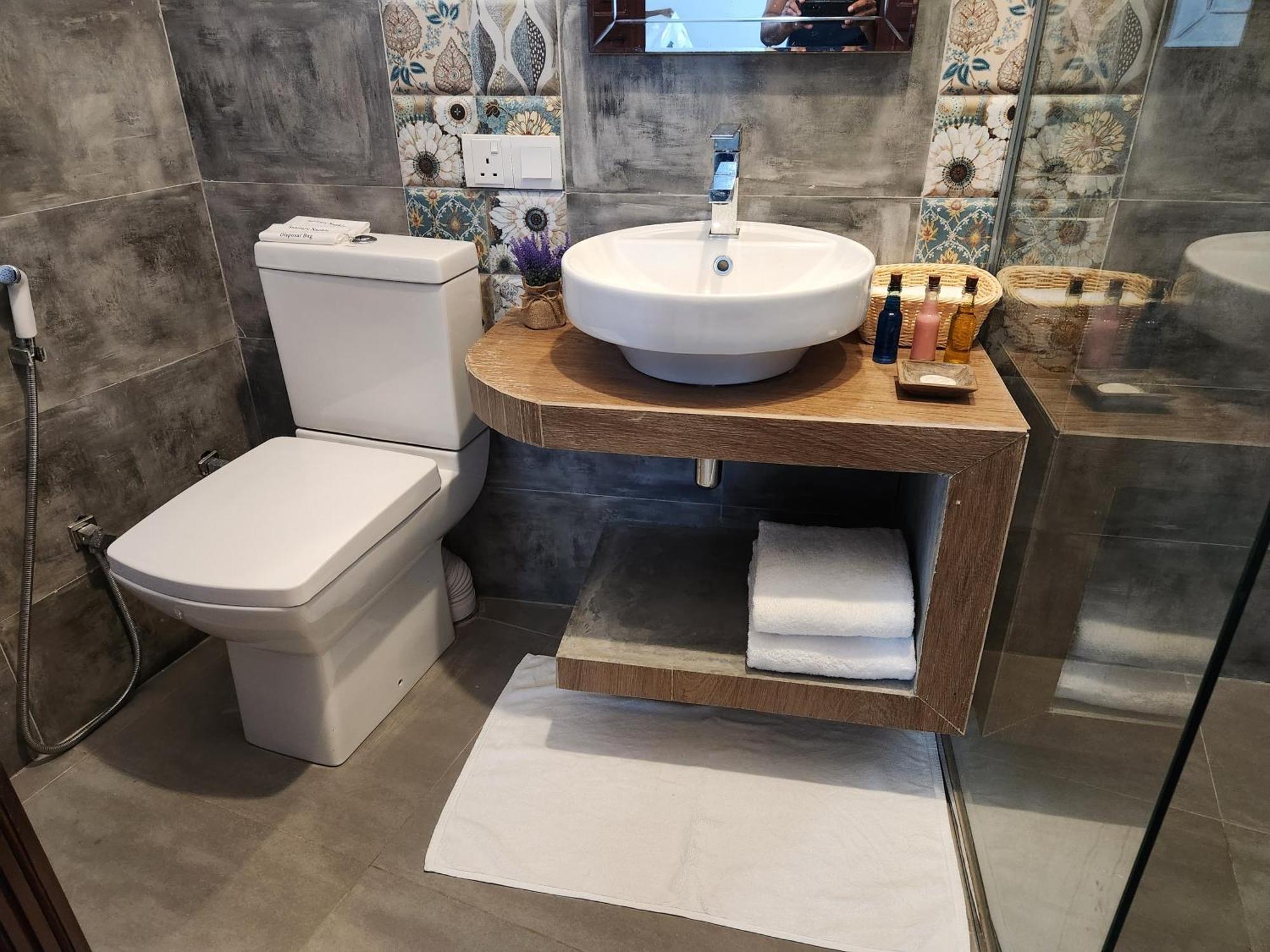 Zee Golf Affordable Luxury Hotel Гале Екстериор снимка