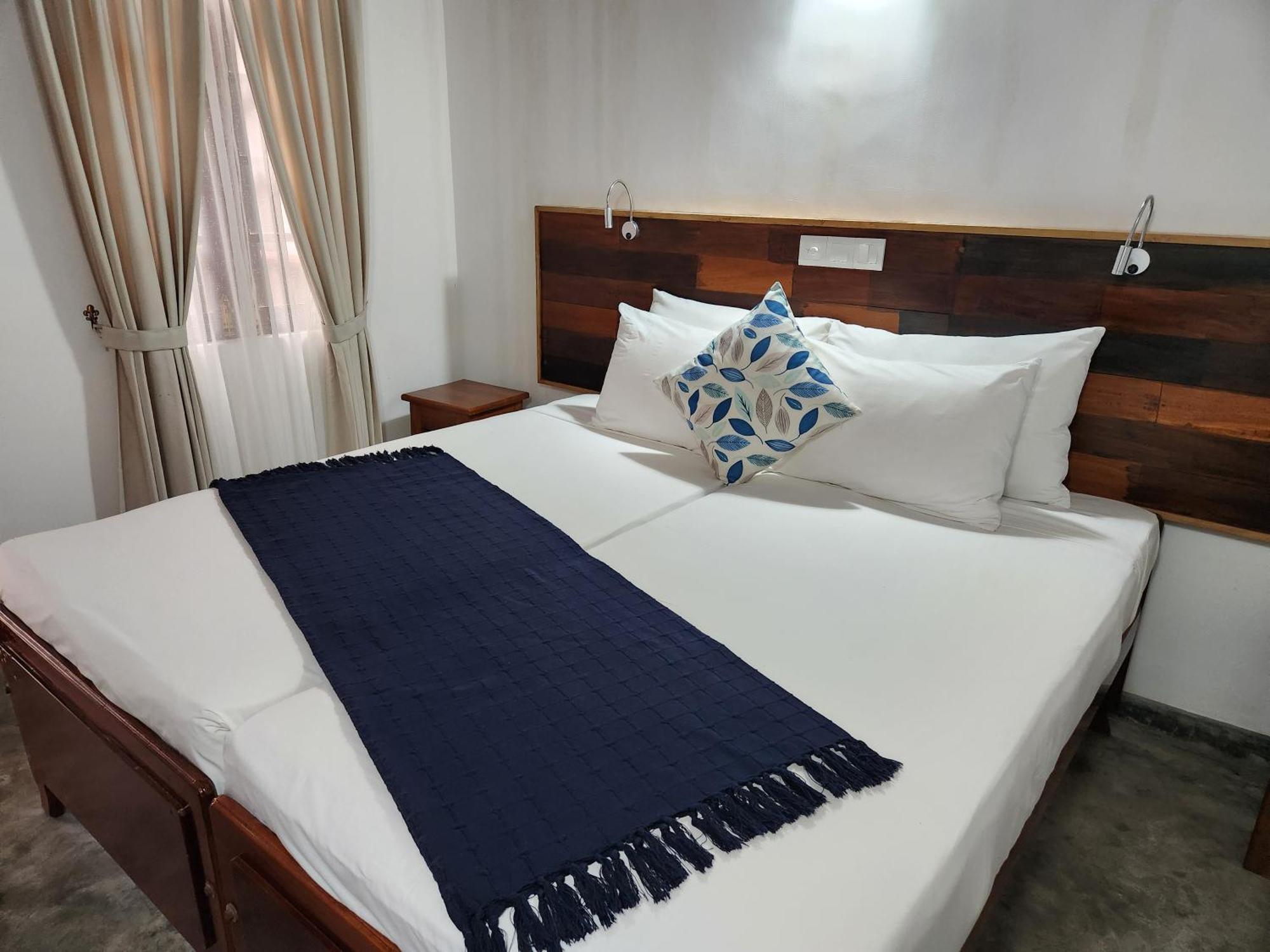 Zee Golf Affordable Luxury Hotel Гале Екстериор снимка